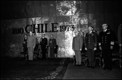 ©Ivo Saglietti, Santiago, Cile,1987. Commemorazione del golpe militare del 1973 da «Il rumore delle sciabole»