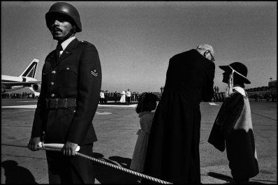 ©Ivo Saglietti, Aeroporto di Santiago, Chile, 12 aprile 1987. Visita del Papa Giovanni Paolo II
